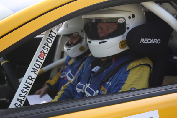 Beifahrerin Co-Pilotin Co-Pilot Beifahrer Rallye Aufschrieb Zeiten Karte Roadbook Gassner Motorsport Rallye Fahrer Recaro Beifahrerin Co-Pilotin Co-Pilot Beifahrer Rallye Aufschrieb Zeiten Karte Roadbook Gassner Motorsport Rallye Fahrer Recaro