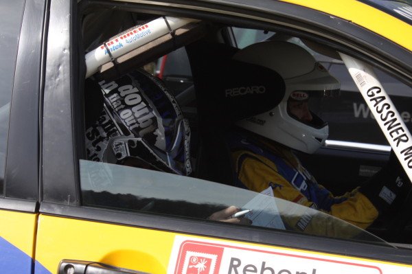Beifahrerin Co-Pilotin Co-Pilot Beifahrer Rallye Aufschrieb Zeiten Karte Roadbook Gassner Motorsport Rallye Fahrer Recaro Beifahrerin Co-Pilotin Co-Pilot Beifahrer Rallye Aufschrieb Zeiten Karte Roadbook Gassner Motorsport Rallye Fahrer Recaro