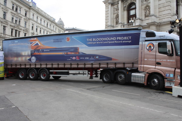 Bloodhound SSC Castrol Mercedes-Benz Actros LKW