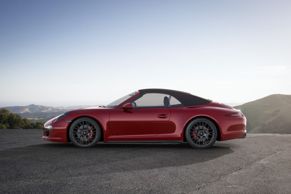 Porsche 911 Carrera GTS Cabriolet Dach geschlossen