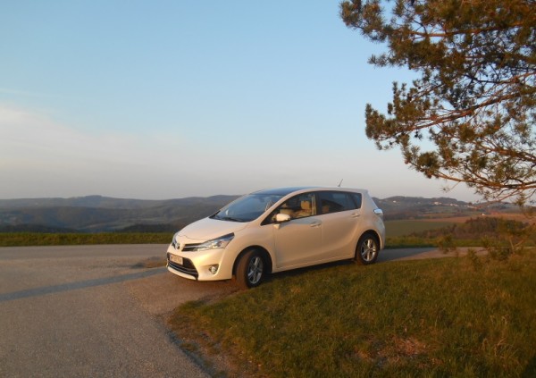 Toyota Verso im Sonnenschein