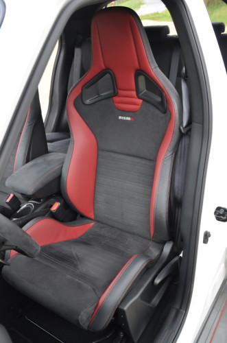 Nissan Juke Nismo RS Recaro Halbschalen Sportsitze