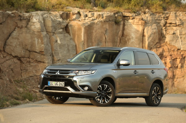 Mitsubishi Outlander PHEV 002