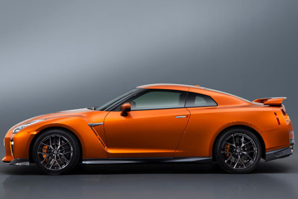 Nissan GT-R Innenraum Facelift Seite